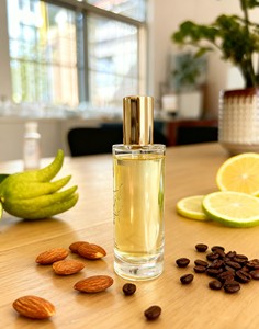 Venta al por mayor personalizado muy buena chica EDP Perfume para mujer de larga duración ámbar Floral líquido para el ocio diario y citas - Product Image 1