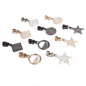 Ventes en gros de tirettes de fermeture éclair en métal diamanté, alliage de zinc pour vêtements et sacs à main - Product Image 3