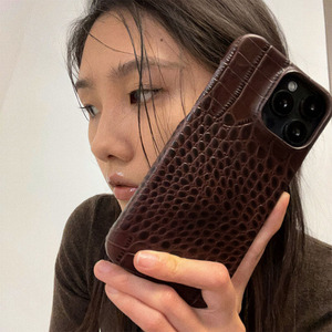 Étui pour iPhone Zenos Premium en cuir de crocodile brun foncé, antidérapant, minimaliste, protection pour iPhone 17/16/15/14 Pro Max - Product Image 3