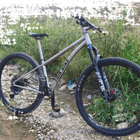 Cadre de VTT M5 en titane 29er avec axe traversant UDH, câblage interne, fournisseur d'usine de vélos OEM en gros, Chine