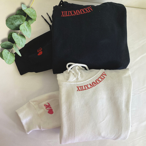 Números romanos Bordado 3D en el escote Sudadera de punto o Sudadera con capucha Insignia personalizada Regalos de San Valentín para él y para ella - Product Image 2