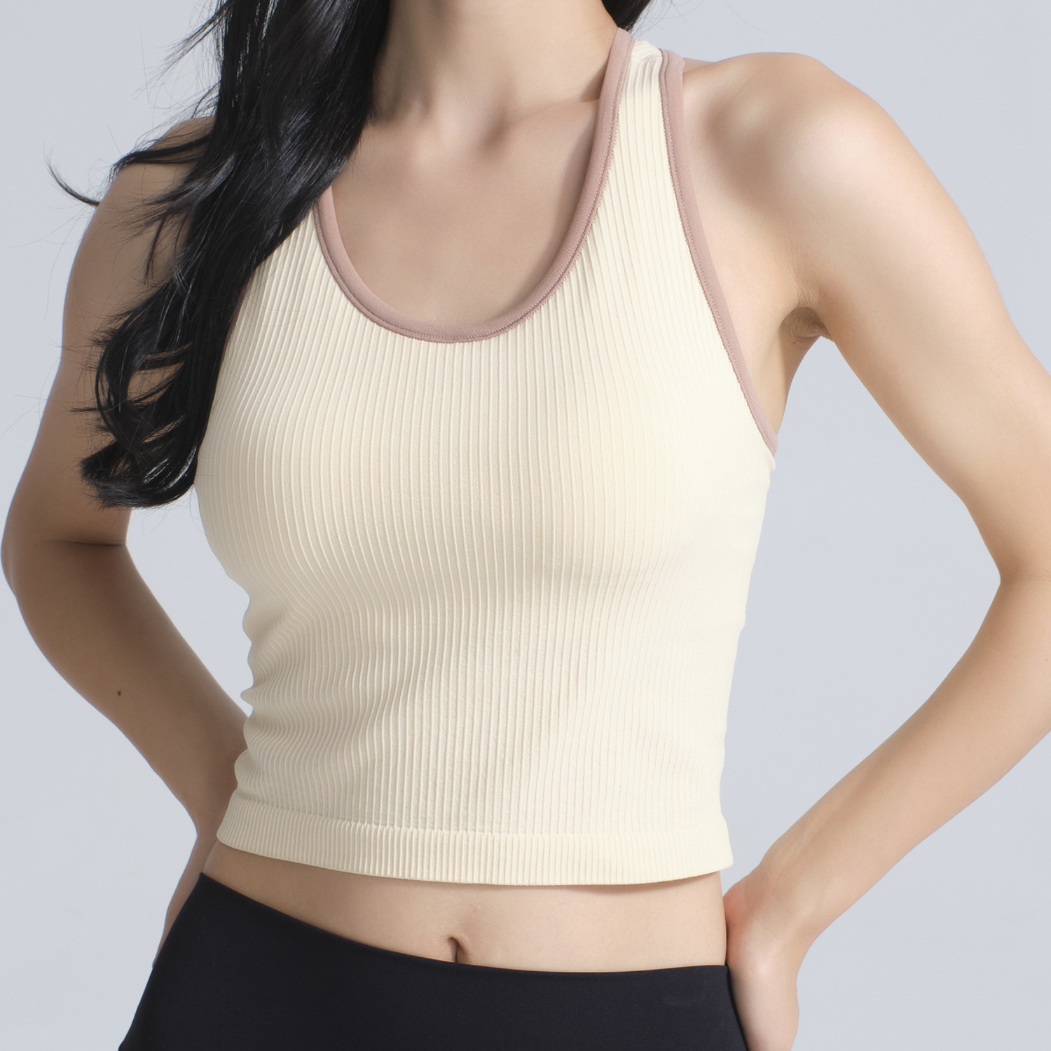 Beige con linea rosa scuro