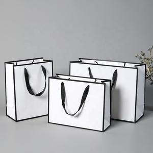 Sang trọng bán lẻ giấy mua sắm túi tùy chỉnh thực hiện tái chế Trắng Quà Tặng Giấy bao bì túi với logo riêng của bạn cho thương mại - Product Image 1