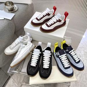 รองเท้าลำลองดีไซน์หรูคุณภาพสูง แฟชั่นสีสันตัดกัน รองเท้าพื้นเรียบ ระบายอากาศได้ดี น้ำหนักเบา ทันสมัย - Product Image 4