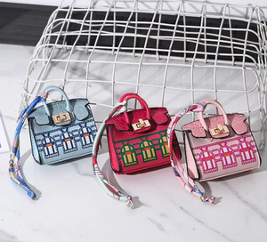 Nuevo estilo de lujo de cuero Pu Mini cartera bolso coche llavero regalo diseñador monedero bolso colgante llaveros - Product Image 1