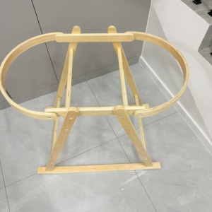 Support à bascule en bois populaire au design moderne pour panier de Moïse en crochet et berceau de bébé – Meuble - Product Image 3