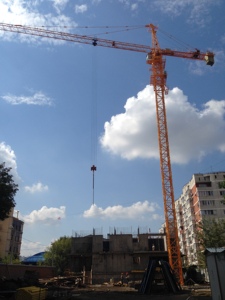 Grue à tour 10T HAISHAN Hammerhead QTZ180-HS7020 avec moteur à engrenages haute efficacité pour la construction - Product Image 3