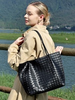 Sac fourre-tout spacieux en cuir véritable pour femme, style urbain, avec poignée supérieure, bandoulière amovible et fermeture magnétique, protection anti-poussière