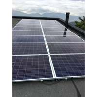 Kit de fixation de panneaux solaires en aluminium anodisé sur mesure OEM pour l'installation de panneaux photovoltaïques sur toiture en tôle trapézoïdale en asphalte