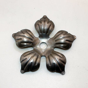 Feuilles décoratives en métal estampé en <span class=keywords><strong>fer</strong></span> <span class=keywords><strong>forgé</strong></span> pour décor de clôture de ferme - Product Image 1