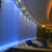 Cascade d'eau artificielle extérieure en acier inoxydable, rideau d'eau, fontaine moderne, design personnalisable, fonctionnalités personnalisables, utilisation hôtelière, LED