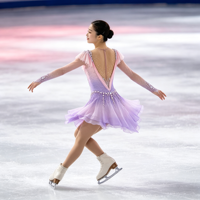 Robe de patinage artistique à col volanté dégradé rose et violet avec strass, manches longues, en tissu mesh pour compétition de patinage sur glace pour adultes et enfants