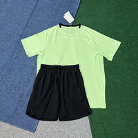 Vêtements de sport personnalisés en gros, usine OEM, ensembles de gym en tissu mesh à séchage rapide, survêtements athlétiques ventilés pour hommes et femmes