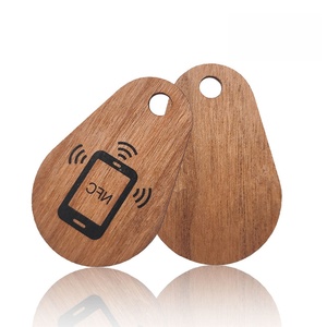 Portachiavi in Legno NFC Programmabile 13.56MHz con Chip NTAG215 RFID e LOGO Personalizzato - Product Image 1