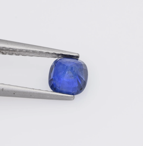 พลอยไพลินสีน้ำเงินธรรมชาติ ทรงคุชชั่น เจียระไนเหลี่ยมเพชรพลอย สำหรับทำเครื่องประดับ ราคาโรงงาน รับรองคุณภาพ ขนาด 3 มม. ถึง 7 มม. - Product Image 5