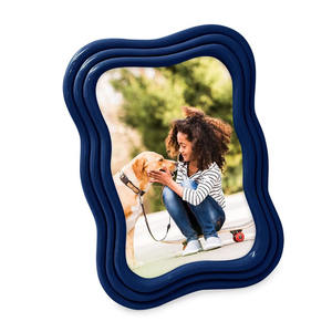 Cadre photo en MDF noir à bord ondulé, design tendance, 5x7" 8x10" – Vente en gros - Product Image 1
