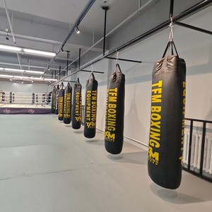 <span class=keywords><strong>Sac</strong></span> <span class=keywords><strong>de</strong></span> frappe professionnel en cuir microfibre durable pour entraînement <span class=keywords><strong>de</strong></span> <span class=keywords><strong>boxe</strong></span>, <span class=keywords><strong>sac</strong></span> <span class=keywords><strong>de</strong></span> frappe suspendu non rempli pour hommes, idéal pour le fitness et le kickboxing - Product Image 4