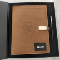 Logo personnalisé 8000mah PU cuir A5 Notebook chargeur Power Bank ensemble avec support de sortie 10W lumière LED coffret cadeau avec stylo inclus