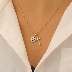 Collier chaîne à maillons en alliage plaqué or style sportif avec pendentif ballon <span class=keywords><strong>de</strong></span> football et <span class=keywords><strong>joueur</strong></span> <span class=keywords><strong>de</strong></span> football en zircon, design tendance - Product Image 5
