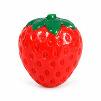 Jouet souple en forme de fraise avec un design mignon inspiré des fruits