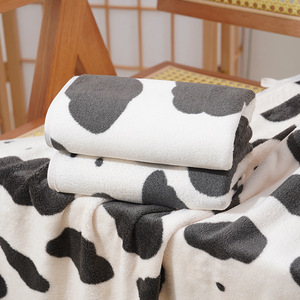 Juego de Toallas de Baño con Estampado de Vaca, Felpa Coral Suave y Gruesa, para Uso Doméstico, Rectangulares 75x35 140x70, Ideales para el Cuidado de la Piel - Product Image 2
