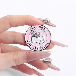 أنا بعيدا مع الجنيات دبوس المينا الكرتون لطيف الوردي القطط بروش حيوان مضحك بالجملة الديكور هدية لصديق - Product Image 2