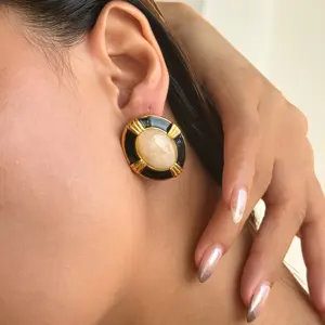 2024 Dazan New 18k Gold Plated Hypoallergenic Stainless Steel Vintage Oval Amber Natural Stone Ear Clip Earrings Banquet Jewelry