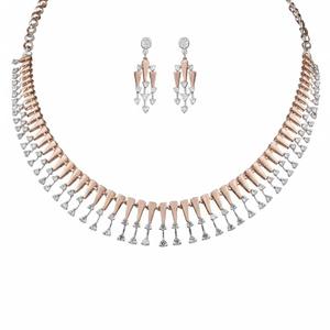 ชุดสร้อยคอเพชรหรูหรา ดีไซน์ดอกไม้ สง่างาม ประณีต งานฝีมือประณีต ออกแบบมาเพื่อผู้หญิง ใส่ในงานแต่งงานและงานเลี้ยง - Product Image 1