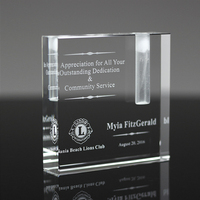 Vase trophée rectangulaire classique en cristal avec texte gravé pour récompenses d'entreprise et commémorations