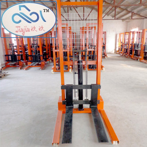 Apilador manual Tiyiju de 2 toneladas, transpaleta hidráulica con altura de elevación de 1600 mm para manipulación en almacén - Product Image 1