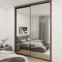 Armoire à portes coulissantes avec finition laquée lisse moderne, portes miroir pleine longueur
