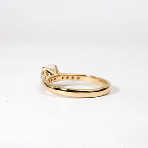Anillo de Oro Fino con Diamante Redondo Cultivado en Laboratorio, Diseño Art Deco, Minimalista, con Pavé, Regalo de Navidad para Mujer - Product Image 3