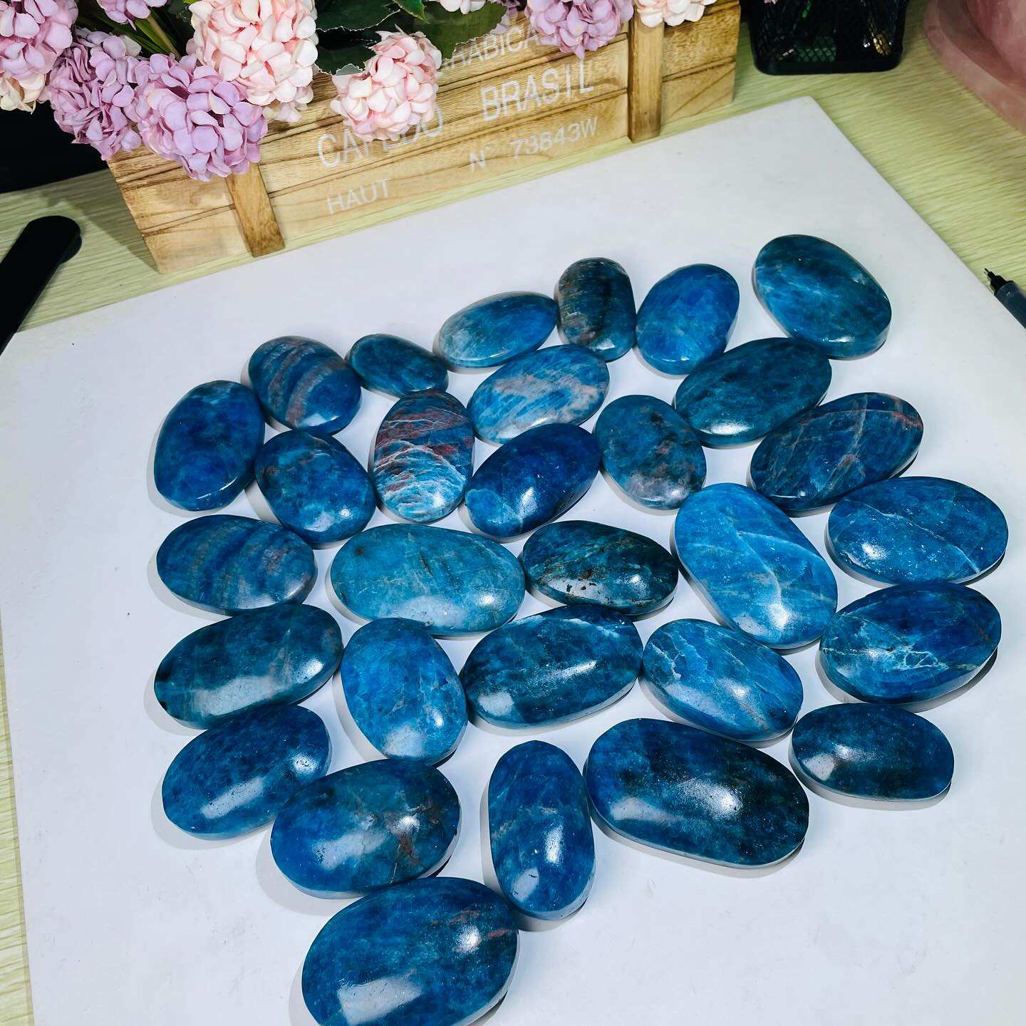 Pierre de paume en pierre de lune bleue