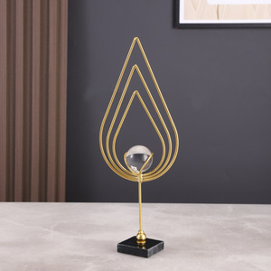 Adorno de arte metálico abstracto Suo Jun, bola de cristal dorada en forma de lágrima, decoración para el hogar, oficina, hotel, decoración de escritorio. - Product Image 1