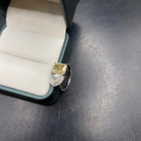 Cincin Moissanite 3 Karat Radiant Light Champagne & 2 Karat Pear Cut D-Color VVS1 Custom Pabrik, Perak Sterling 925, Cincin Pernikahan