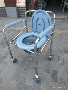 Asiento <span class=keywords><strong>de</strong></span> <span class=keywords><strong>inodoro</strong></span> <span class=keywords><strong>de</strong></span> acero plegable médico <span class=keywords><strong>para</strong></span> cabecera, <span class=keywords><strong>precio</strong></span> <span class=keywords><strong>de</strong></span> altura ajustable, <span class=keywords><strong>silla</strong></span> cómoda <span class=keywords><strong>para</strong></span> ancianos <span class=keywords><strong>discapacitados</strong></span>, adultos mayores - Product Image 2