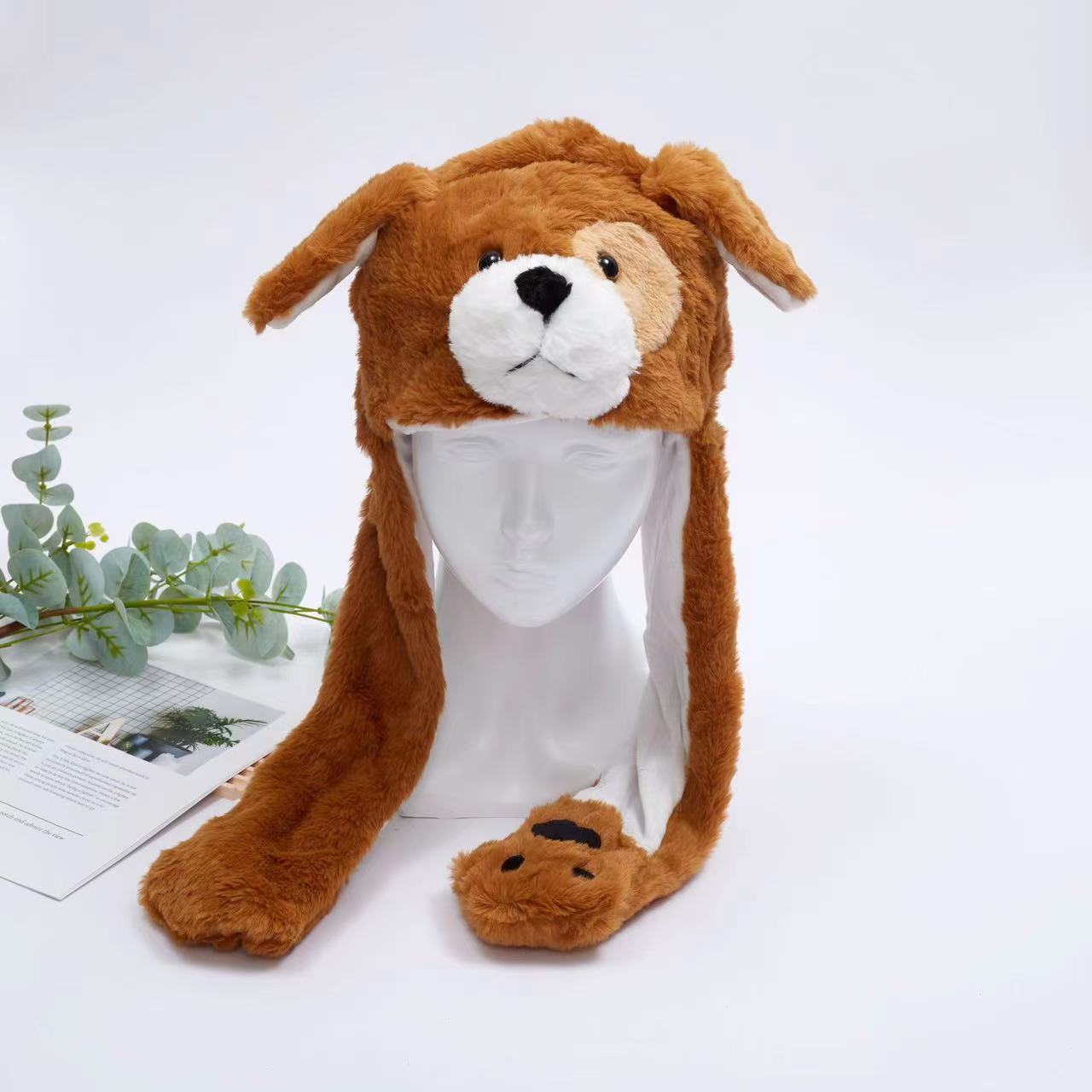 Chien à fleurs marron