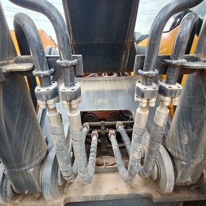 Excavatrice sur chenilles hydraulique Hyundai 22,5 tonnes 225LC-9T d'occasion, peinture d'origine, moteur Cummins, pour travaux de construction - Product Image 3