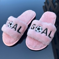 Nouvelles pantoufles chaudes et antidérapantes en peluche pour femme, style dessin animé football, semelle épaisse en TPR, collection automne-hiver