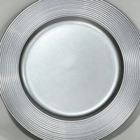 Assiette de présentation en PP argentée sur mesure avec anneau concentrique et motif gaufré pour la décoration de table de mariage et de fêtes