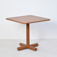 Table de salle à manger en métal en gros, finition thermolaquée, surface carrée, base sur pied, pour extérieur, patio, café, restaurant, bord de piscine