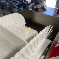 Machine de remplissage automatique de liquides et d'emballage de sachets avec trémie à spirale pour poudre alimentaire