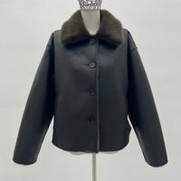 Veste Courte Décontractée pour Femme en Fausse Fourrure Doublée, Col Rabattu, Fermeture Boutonnée, Taille et Couleur Personnalisables, Vêtement d'Extérieur Chaud pour Dames – Vente en Gros
