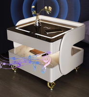 Table de chevet intelligente moderne de luxe en bois de pin avec lumière LED, charge sans fil, haut-parleur Bluetooth, lumières à capteur et roulettes