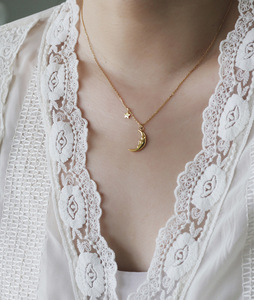 Collier en acier titane plaqué or 18 carats, motif croissant de lune et étoile, résistant au ternissement, style vintage féerique, chaîne de clavicule pour femme - Product Image 6