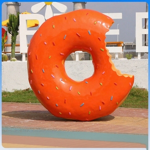 Statue de hot-dog en résine légère sur mesure T002, sculpture alimentaire de <span class=keywords><strong>dessin</strong></span> animé pour la décoration de magasins de restauration rapide, de fêtes en plein air et de jardins. - Product Image 4