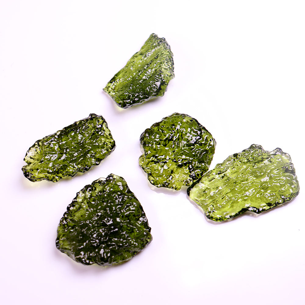 Оптовая продажа, зеленый необработанный камень Moldavite, хрустальные изделия, стеклянные камни из метеорита, незакрепленный камень moldavite