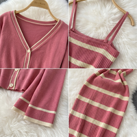 Ensemble robe décontractée d'hiver rose doux, sexy, à col licou, avec boutons perlés, veste courte en maille, rayé, respirant, OEM ODM Fabricant