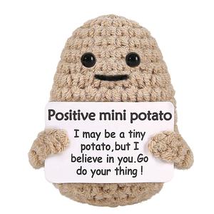 Pommes de terre au crochet inspirantes, cadeaux amusants avec des mots positifs pour les femmes, les amies, les collègues, poupée de pomme de terre émotionnelle faite à la main pour la décoration - Product Image 1