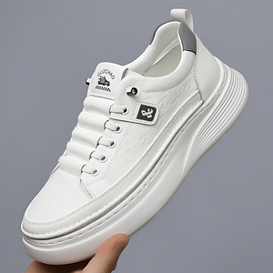 New style white sneakers - lightweight and casual <b>shoes</b> that are versatile and anti-slip with <b>soft</b> soles. Men's one-piece slip-o - Product Image 5